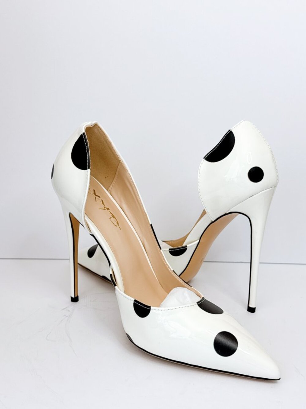 XYD White Patent Leather Heels with Black Polka Dots